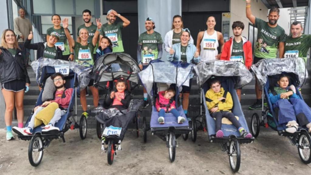 Los Marines Enki celebran su quinto aniversario en la Media Maratón de A Coruña