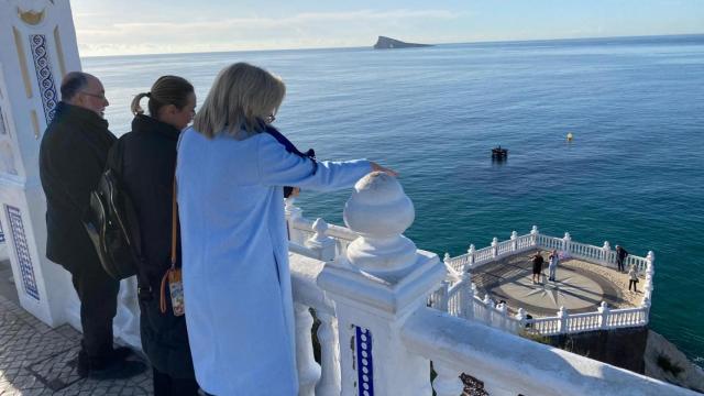 El periódico 'The Times' visita Alicante y Benidorm para elaborar un reportaje sobre el turismo británico