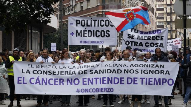 Manifestación de la asociación OncoBierzo para reclamar mejoras en el área de Oncología y todas las especialidades sanitarias en el área de salud del Bierzo