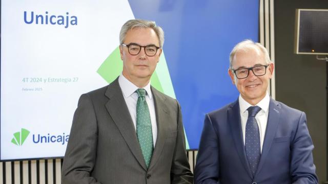 De izquierda a derecha, el presidente de Unicaja, José Sevilla, y el consejero delegado del banco, Isidro Rubiales, durante la presentación de los resultados de 2024 de la entidad.