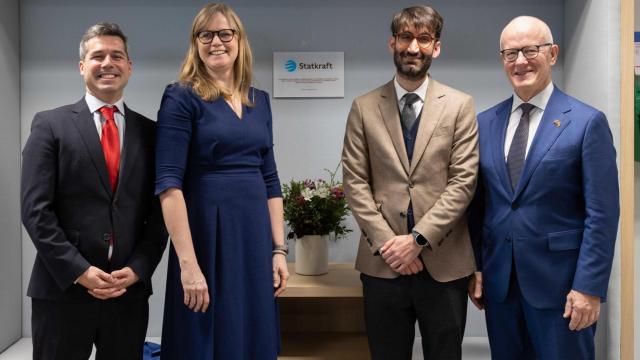 El director general de Statkraft para España y Portugal, José Miguel Ferrer; la presidenta y CEO del grupo, Birgitte Ringstad Vartdal; al director general de Planificación y Coordinación Energética del MITECO, Víctor Marcos; y al embajador de Noruega.