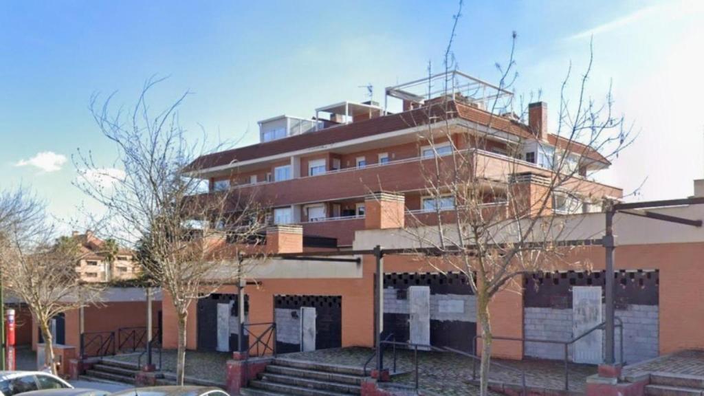 Locales tapiados en la Avenida del Siglo XXI, en Boadilla, salpicados por el 'caso Gürtel'.