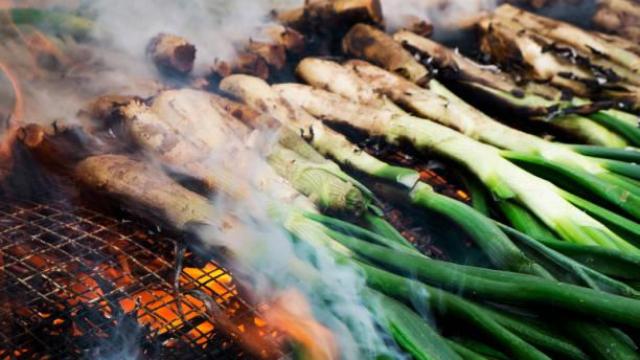 Unos calçots a la brasa.