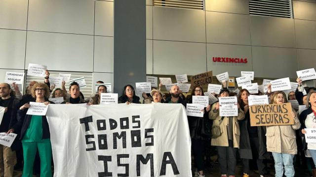 Concentración contra la agresión en el CHUAC de A Coruña.