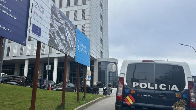 La Policía Nacional esta semana en el CHUAC de A Coruña.