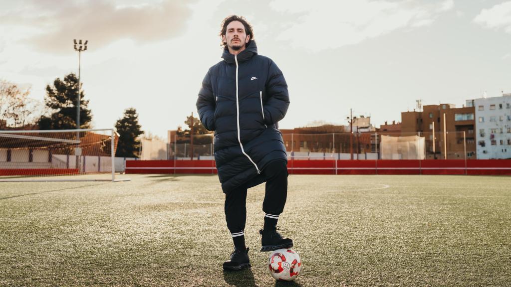 Javi Poves en el campo donde el Moscardó disputa los partidos de local.