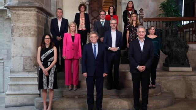 El equipo de Gobierno de Ximo Puig en una foto de familia. EE