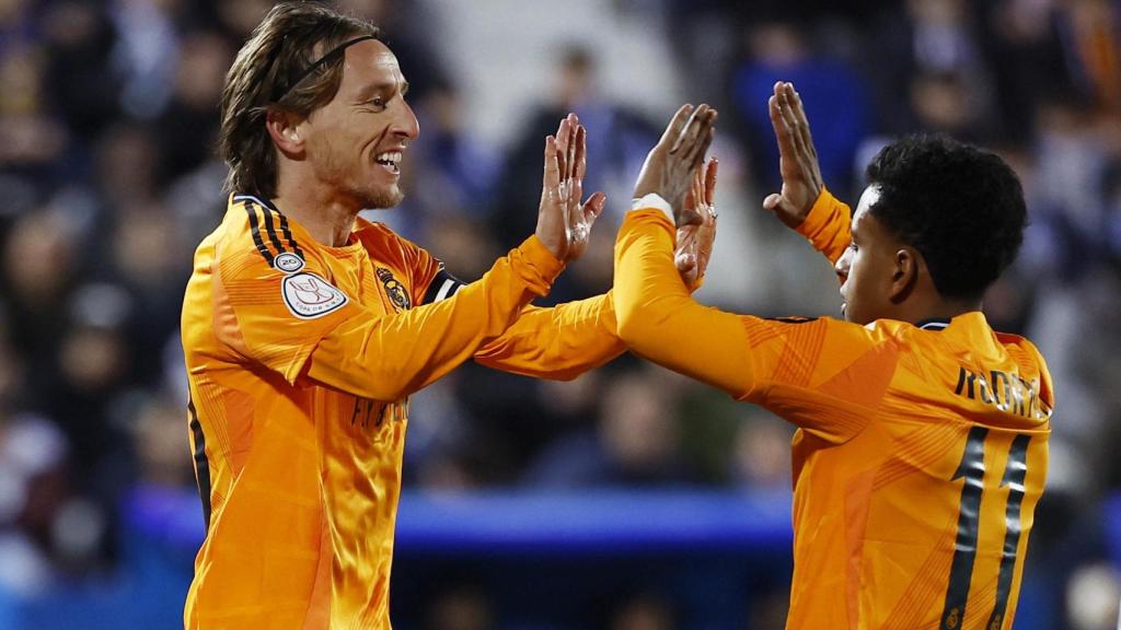 Luka Modric celebra su gol con Rodrygo en Leganés.