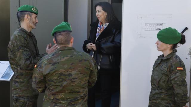 Robles visita la Agrupación de Apoyo Logístico N.º 41 en Zaragoza
