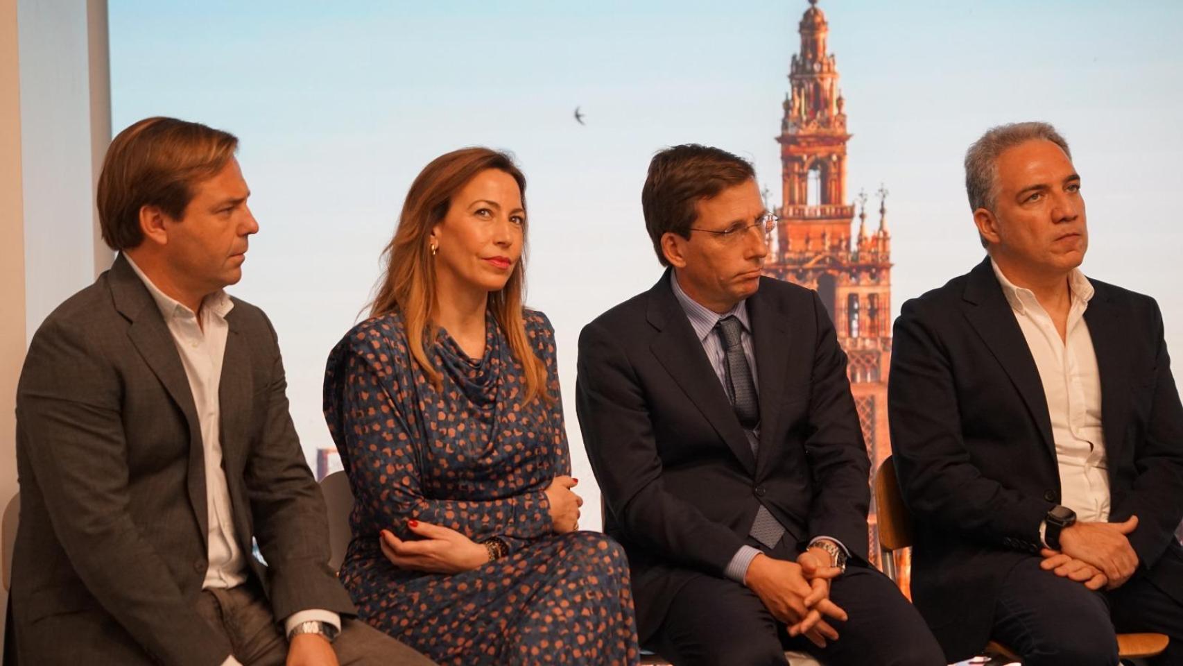 La alcaldesa de Zaragoza junto a los alcaldes del PP de Sevilla y Madrid, José Luis Sanz y José Luis Martínez Almeida.