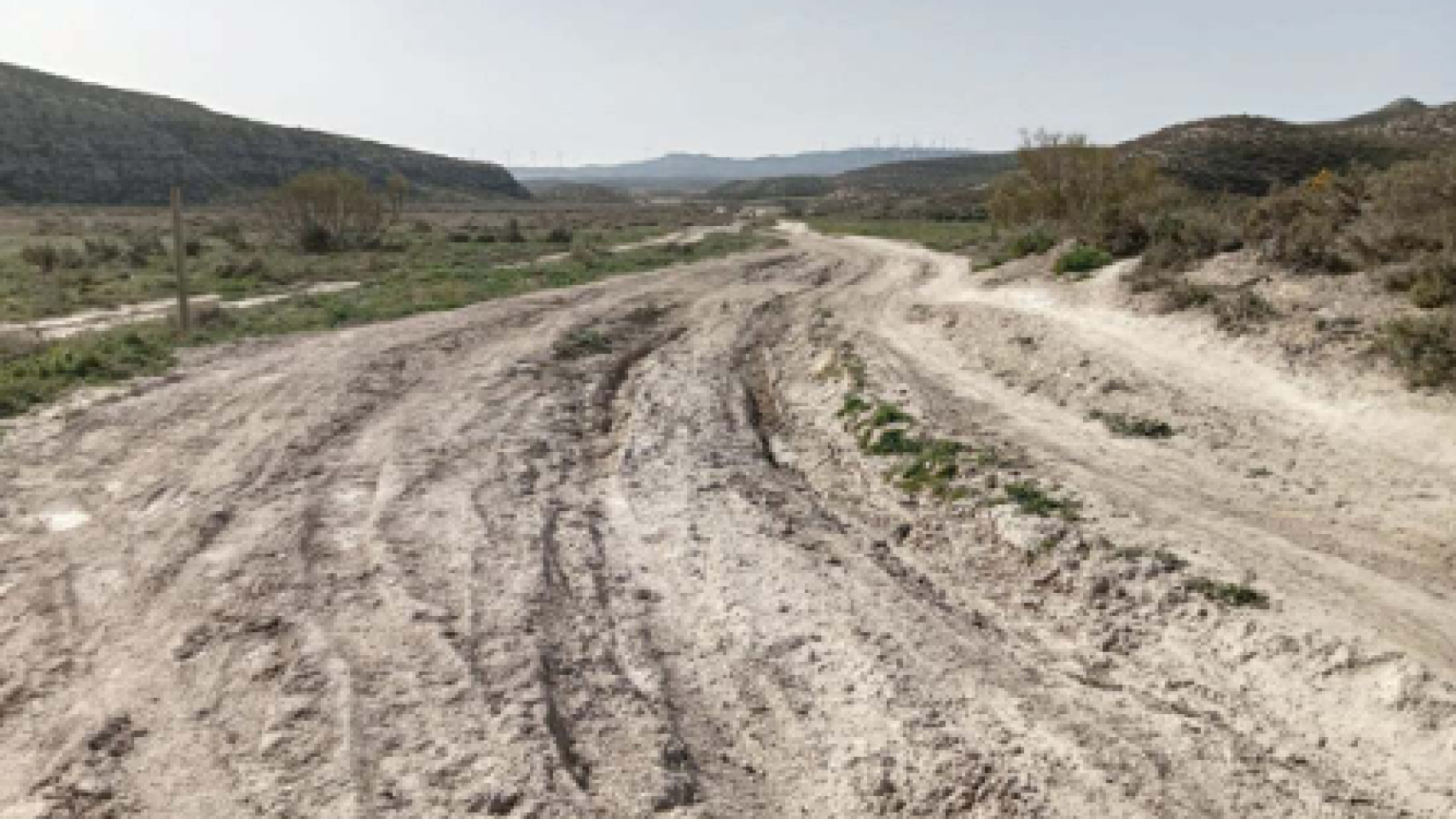 Uno de los caminos que sufrió la tormenta del 6 de julio de 2023.