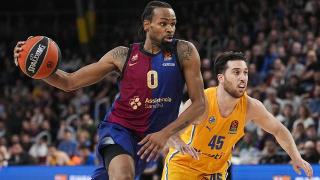 Kevin Punter se escapa de la presión de Tamir Blatt durante el partido.