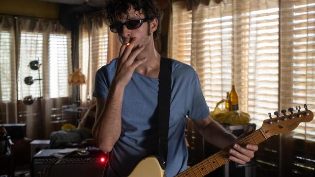 Daniel Ibáñez como Jota, de Los Planetas, en el biopic musical 'Segundo premio', candidata al Goya a la mejor película.