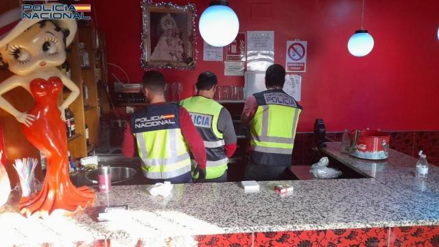 Registro de la Policía Nacional en el prostíbulo. Foto: Policía.