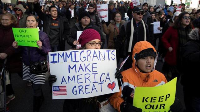 Manifestación en Estados Unidos en favor de los inmigrantes y contra la política migratoria de Trump.