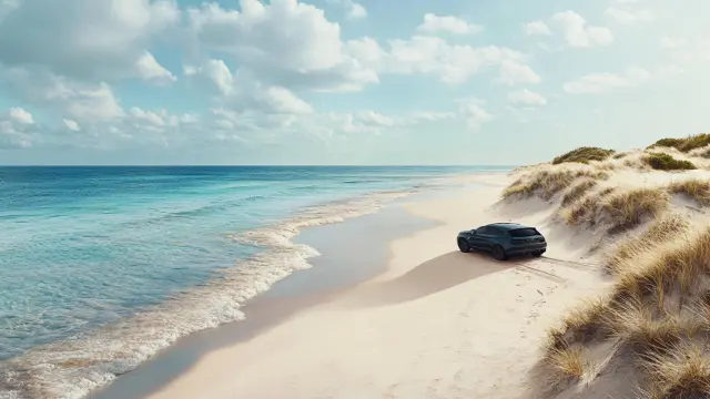 Imagen de una playa de Estados Unidos con un coche generada con Midjourney