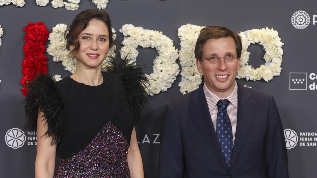 José Luis Martínez-Almeida e Isabel Díaz Ayuso, este jueves, en la Plaza de Toros de Las Vastas.