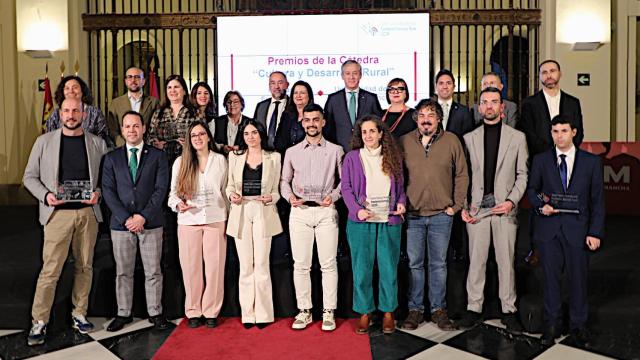 Foto de familia de los premiados.