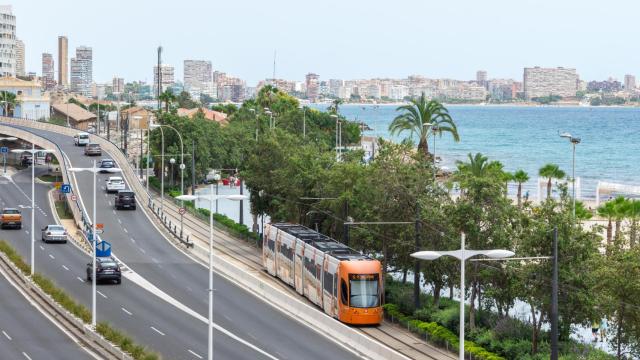 TRAM d’Alacant, en una imagen de Shutterstock