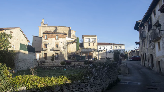 Una de las calles del Valle de Tobalina