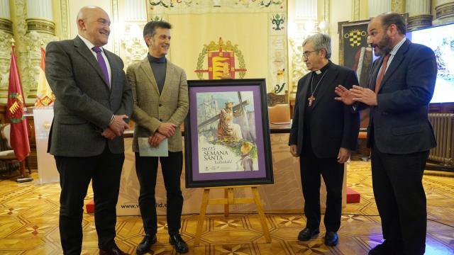 El alcalde Jesús Julio Carnero, y el presidente de la Junta de Cofradías de Semana Santa de Valladolid, Miguel Vegas, presentan el cartel promocional de la Semana Santa de Valladolid 2025.