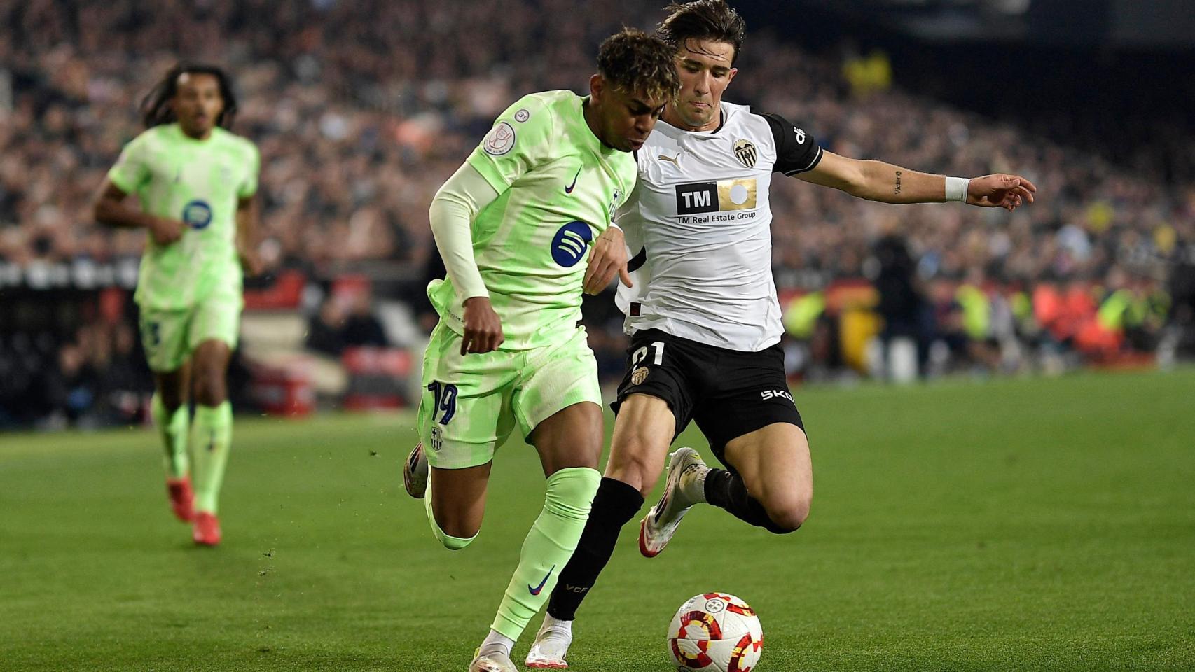 Valencia - Barcelona, fútbol Copa del Rey en directo | El palo evita el quinto gol de Lamine Yamal