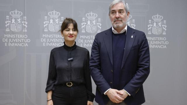 La ministra de Juventud e Infancia, Sira Rego, este jueves con el presidente de Canarias, Fernando Clavijo, en Madrid.