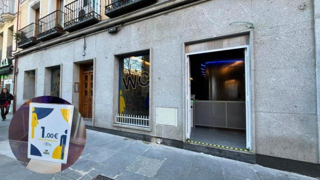 Entrada a los aseos de The Mad Toilets, en la Plaza de San Miguel, en pleno centro de Madrid.