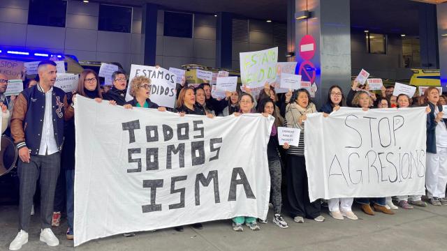 Personal sanitario del CHUAC en la manifestación de hoy.