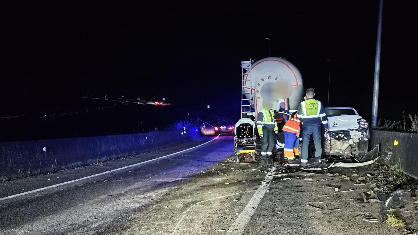 Varios heridos tras circular un coche en sentido contrario por la A-8 en Baamonde (Lugo)