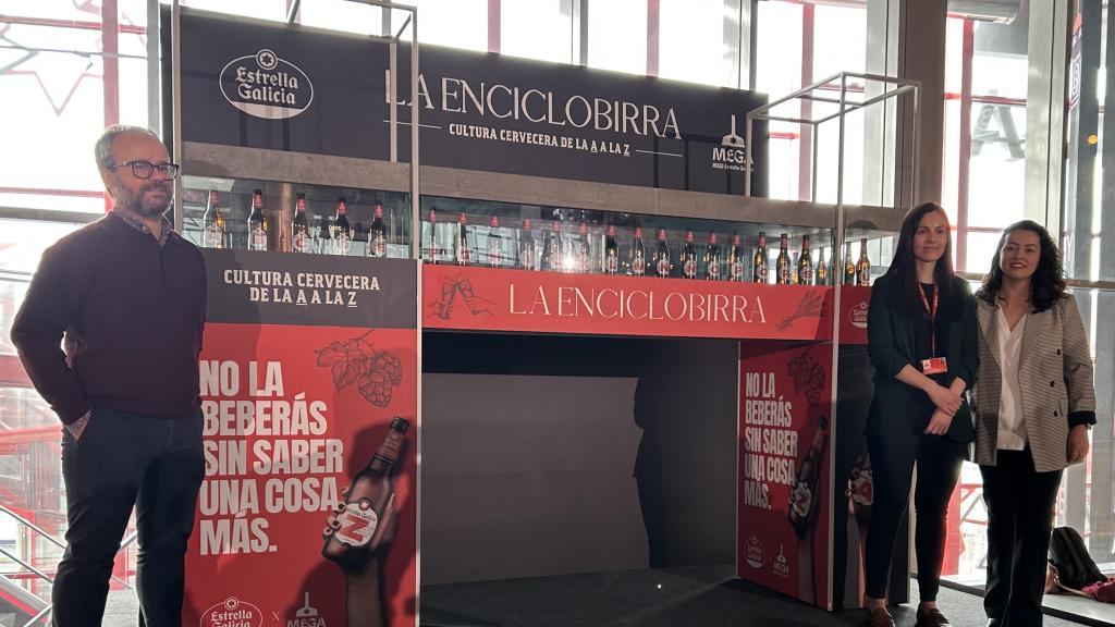 Equipo de Estrella Galicia y MEGA en la presentación de la 'Enciclobirra'