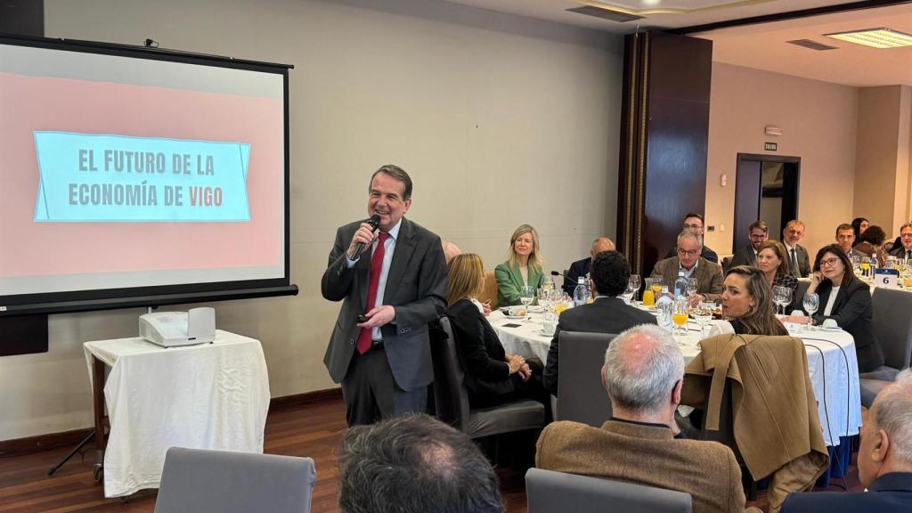 Abel Caballero, en el desayuno coloquio con empresarios de Vigo.