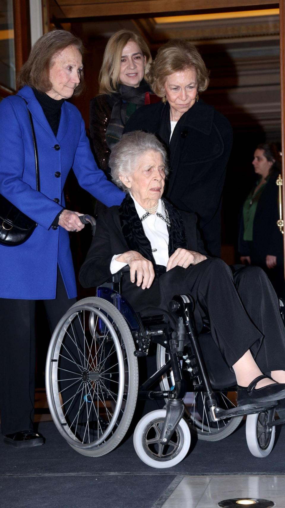 La reina Sofía, junto con su hermana Irene e Infanta Cristina, en la cena previa a la cena de Nicolás de Grecia celebrada en Atenas.