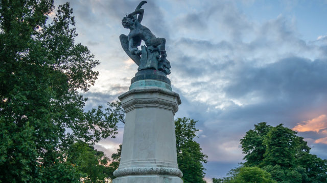 Fuente del Ángel Caído.