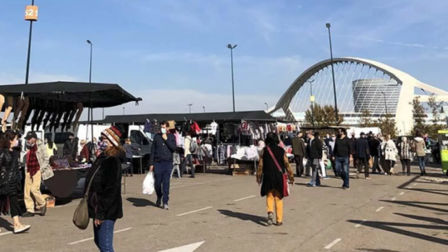 El rastro de Zaragoza, ubicado en el Parking Sur de la Expo.