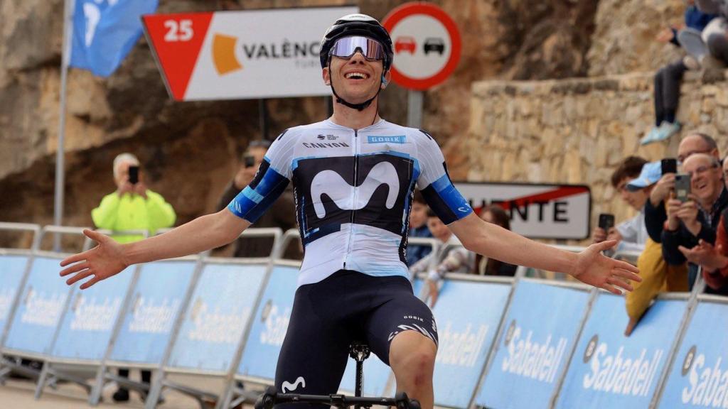 El ciclista vallolid Iván Romeo se eleva con su primera victoria profesional en la comunidad valenciana