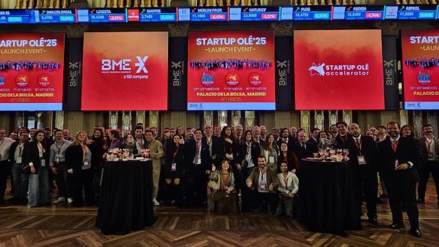 Foto de familia del aniversario de Startup OLÉ celebrado en el Palacio de la Bolsa de Madrid