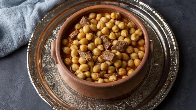 Un guiso de garbanzos con carne