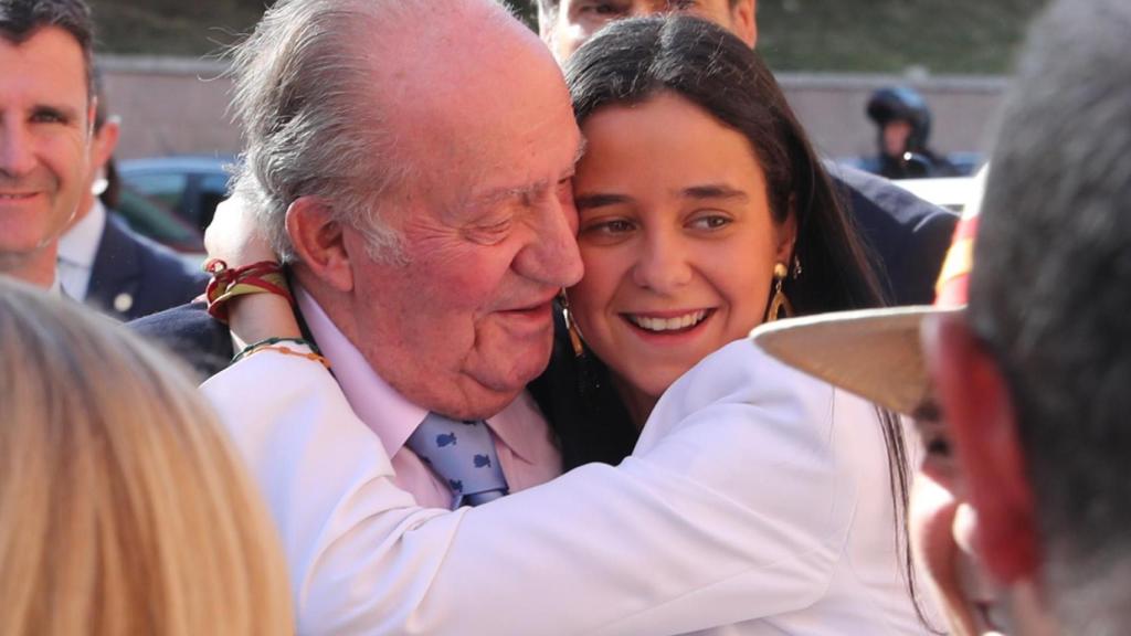 El Emérito y Victoria Federica en la Puerta de Las Vastas en 2019.