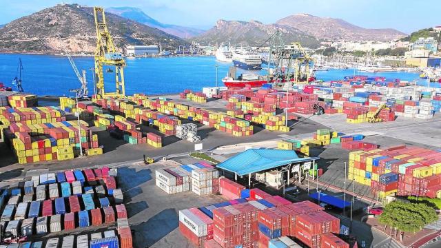 Una foto de archivo de la terminal de contenedores de Santa Lucía, en el puerto de Cartagena.