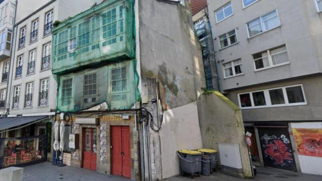 Edificio abandonado en el que los bomberos rescataron un perro.