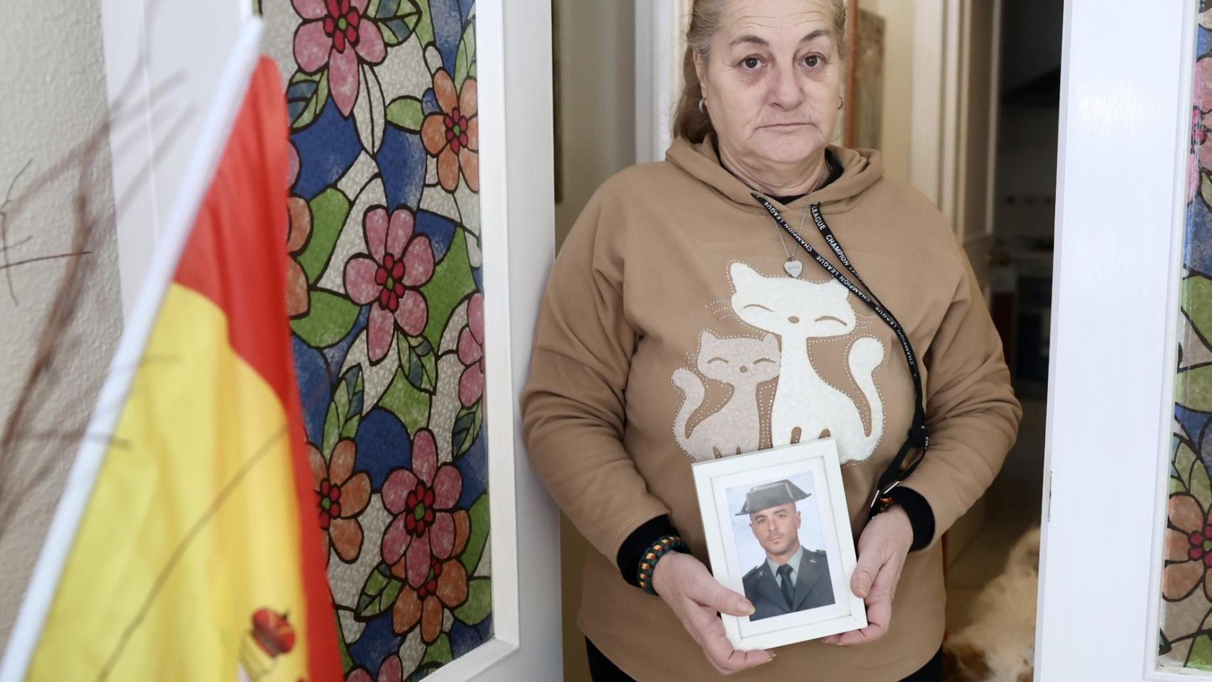 Paqui, la madre de un guardia civil muerto en Barbate hace un año: "Aún espero la llamada de Sánchez, a Bildu sí le dio el pésame por un etarra"