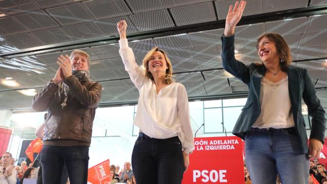 Alegría ha estado acompañada de la portavoz municipal en Zaragoza, Lola Ranera, y el nuevo líder del PSOE-CyL, Carlos Martínez