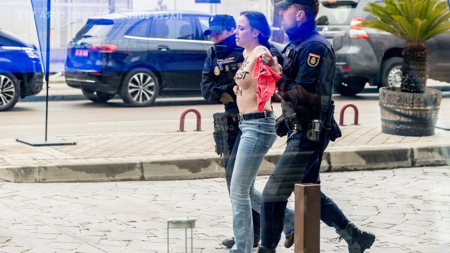 Un torero, Ferenc Puskas, una ovación al franquismo y una femen que se cuela en la fiesta de los ultras en Madrid