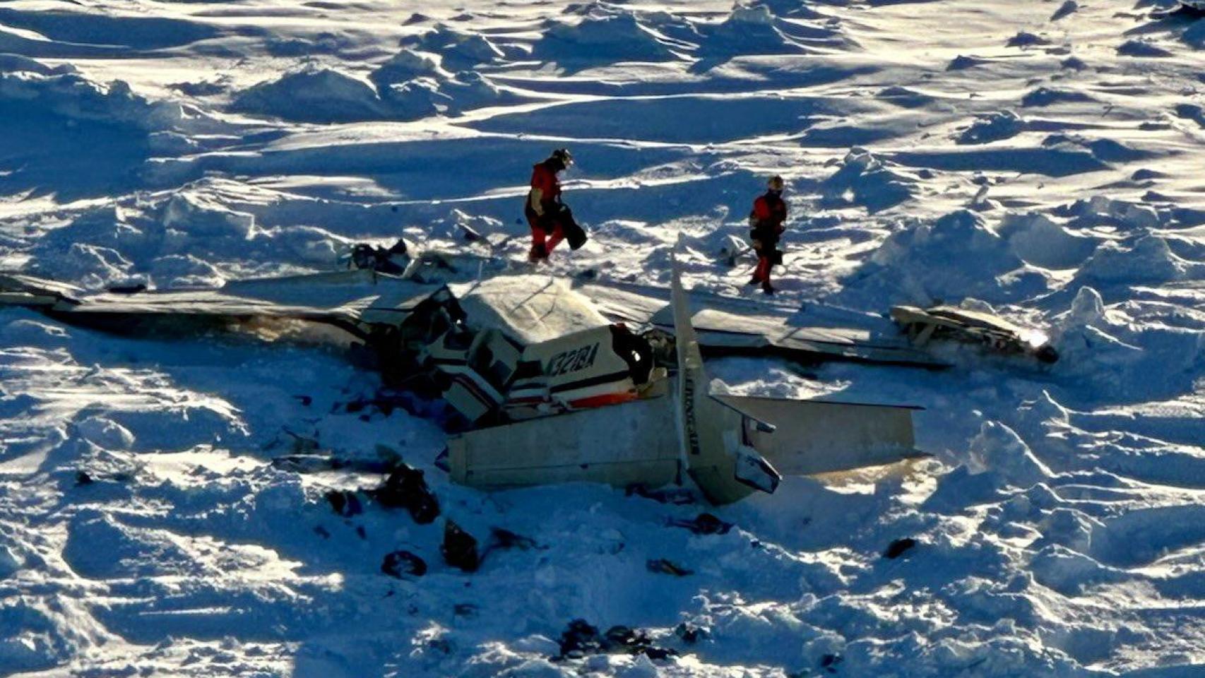 Hallados al menos tres muertos tras localizar el avión desaparecido en Alaska