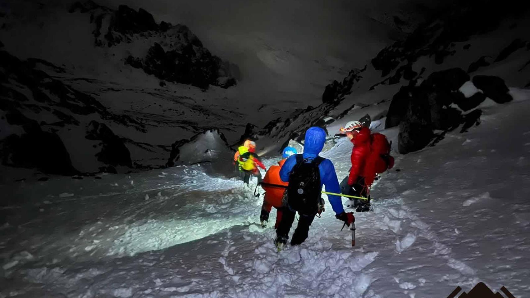 Muere un montañero en Peña Ubiña y otros dos son rescatados en un agónico operativo de más de 12 horas