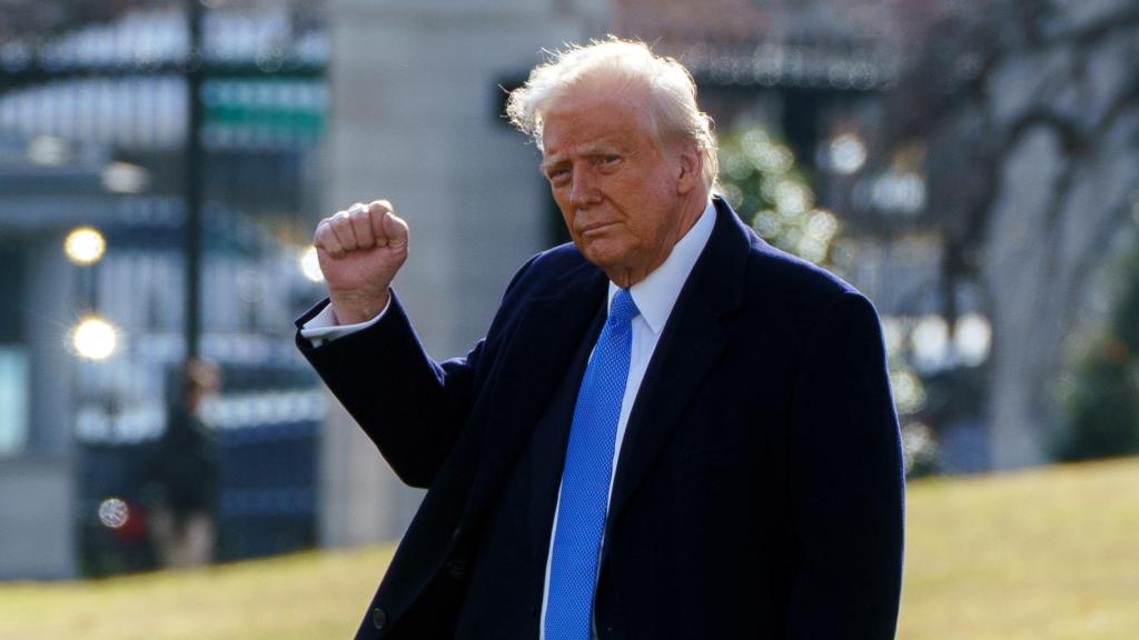 El presidente estadounidense, Donald Trump, abandona la Casa Blanca tras una reunión con el primer ministro japonés, Ishiba Shigeru, en Washington DC, EEUU, el 7 de febrero de 2025.