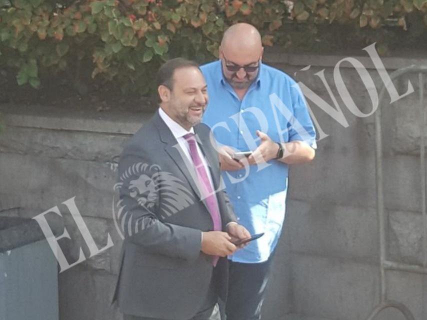 José Luis Ábalos y su asistente Koldo García Izaguirre, durante el viaje oficial en Moscú de 2019.