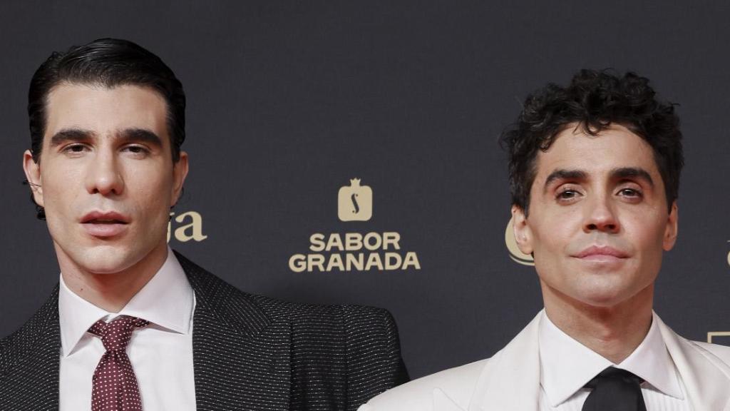 Javier Calvo y Javier Ambrossi en el Goya 2025.