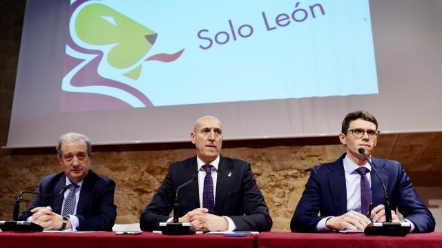 El alcalde de León, José Antonio Diez, durante la presentación del informe jurídico sobre la autonomía para la Región Leonesa, este martes